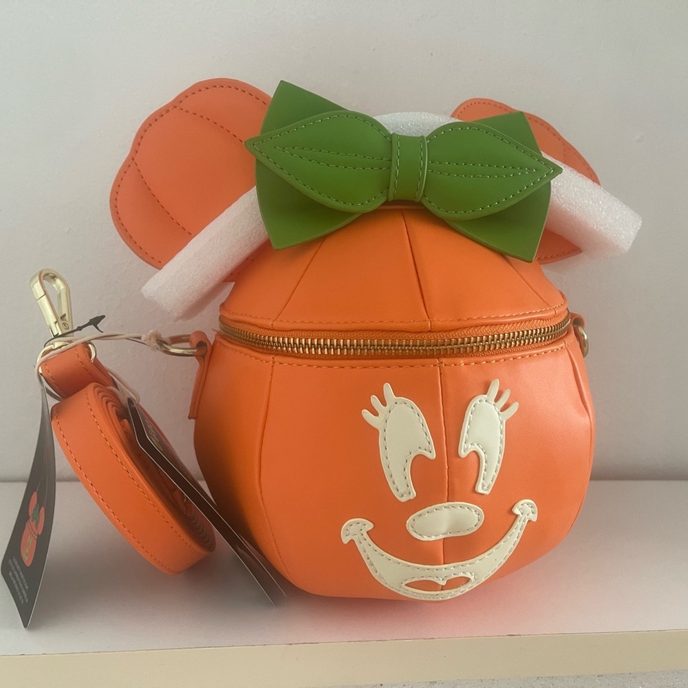 Minne pumpkin loungefly crossbody